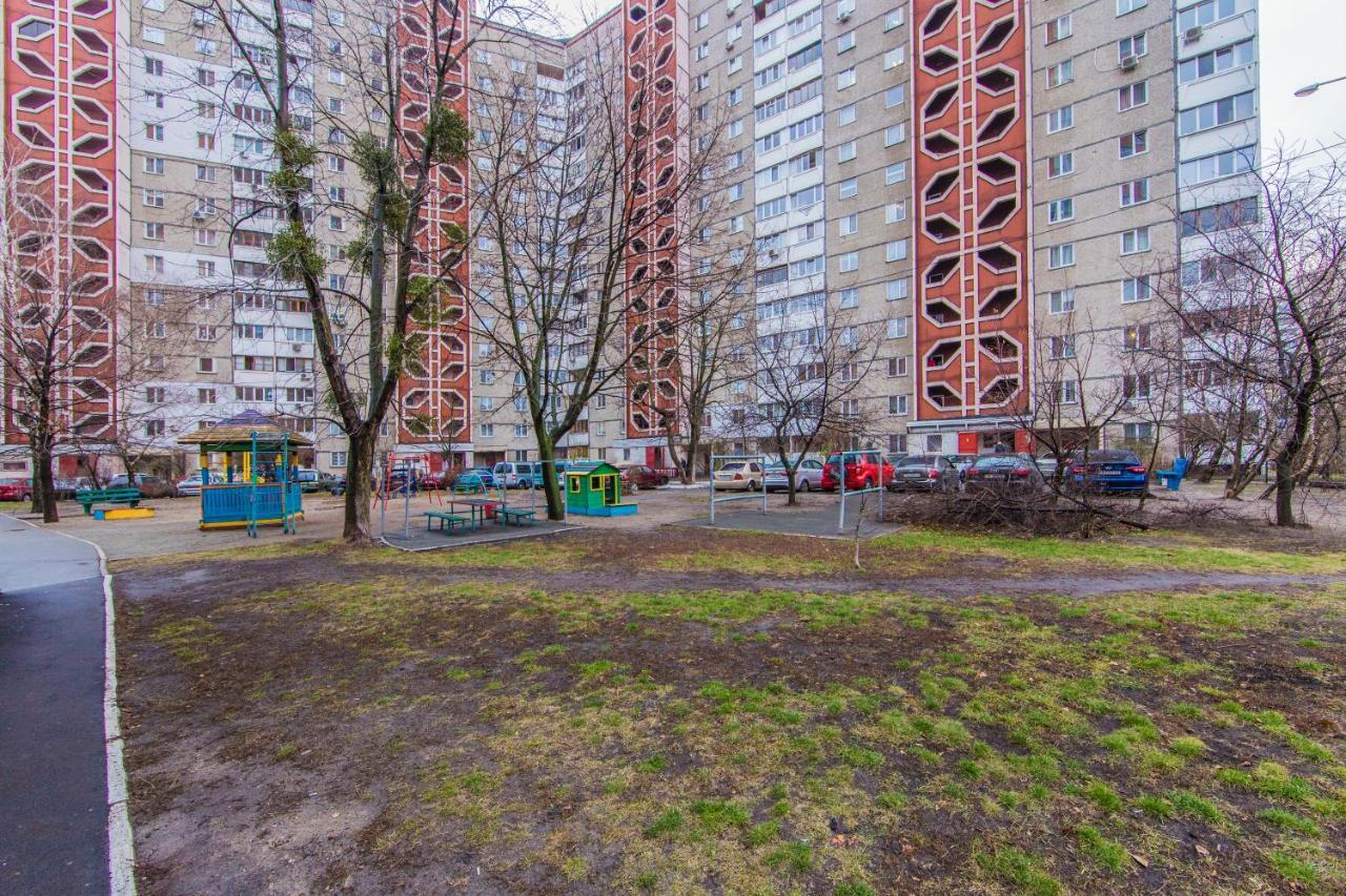 Уютная, Просторная Видовая Трехкомнатная Квартира Возле Метро Академгородок На 6 Мест Kiev Esterno foto